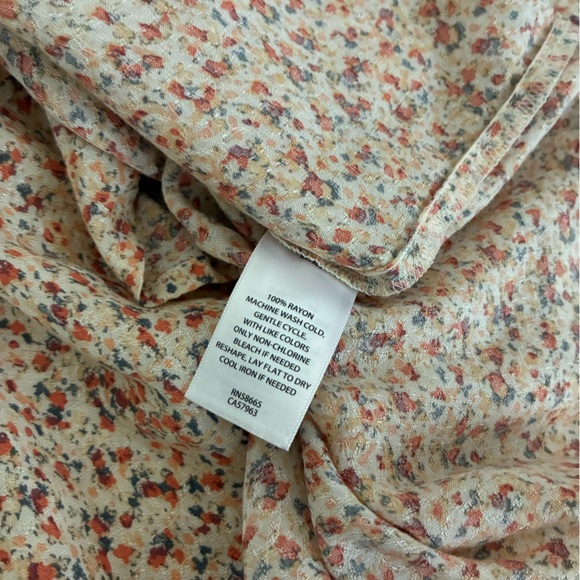 ❤️$5 WAS $25 Treasure & Bond floral button down - Picture 6 of 6